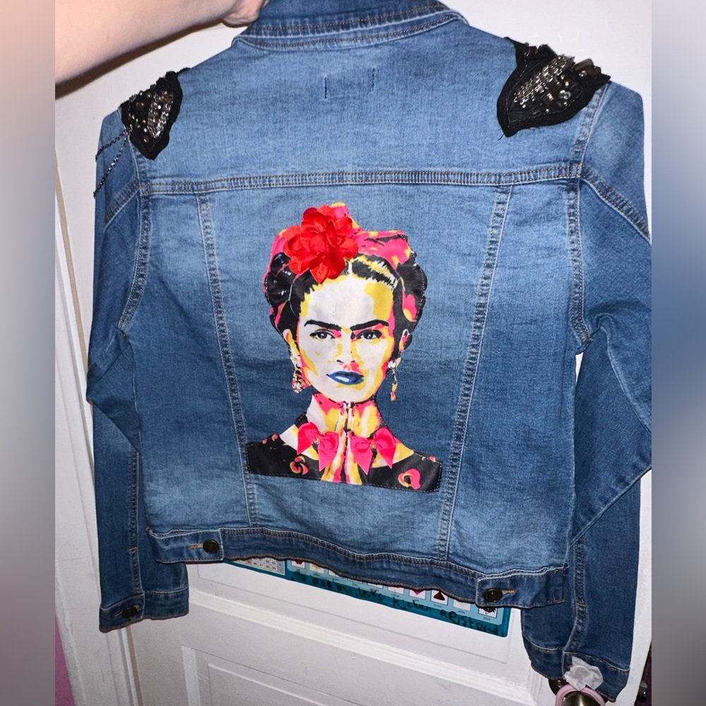 New FRIDA KAHLO WOMENS stretch jean jacket  BRAND NEW SIZE LARGE